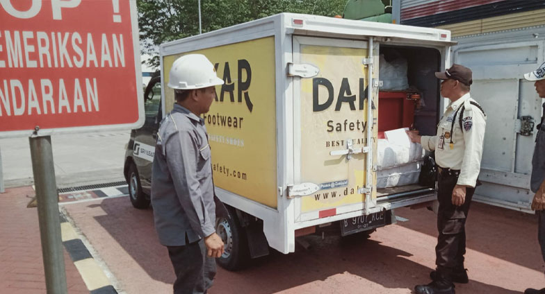 SAGAS security guard inspecting the cargo area of a box pickup truck at the exit of a client building