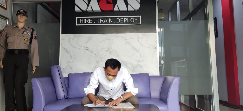 Administrative support activity at the SAGAS security office reception, reinforcing structured front-office operations and client contact readiness