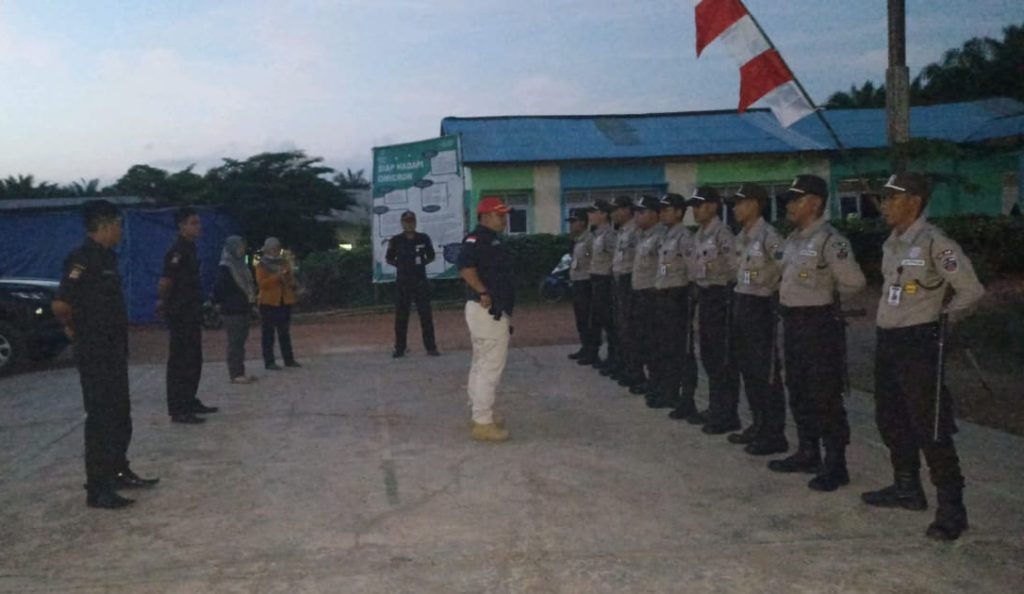 SAGAS security guards roll call led by a site supervisor at a client facility