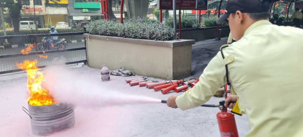 sagas security guard handling a fire extinguisher during a fire drill refresher training