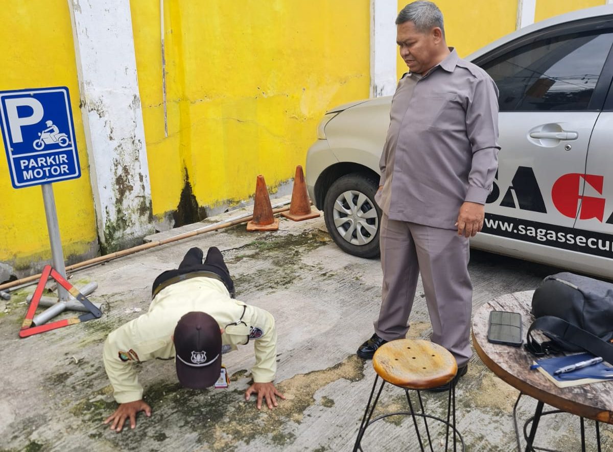SAGAS security supervisor enforcing discipline during on-site training to maintain guard performance standards