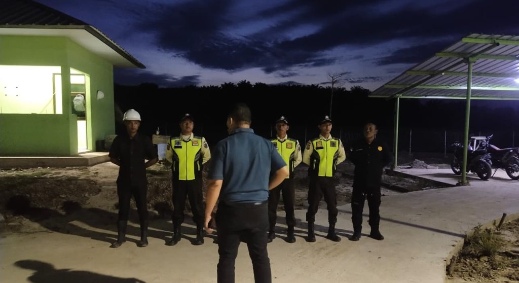 SAGAS Operations Director conducting a site briefing with security personnel before operational deployment